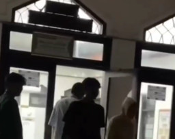 Teriak 'Kiamat' di Pengeras Suara Masjid, ODGJ di Sampang Diamuk Massa