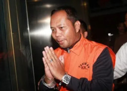 Usai Kabur, Kasi Datun Kejari HSU Resmi Pakai Rompi Oranye