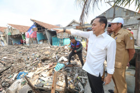 Wali Kota Eri Sidak Normalisasi Sungai Kalianak