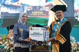Mbak Wali Tekankan Pentingnya Skill dan Karakter di Era AI Saat Hadiri Wisuda UNISKA
