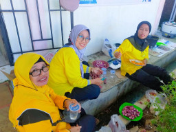 Ribuan Warga Kurao Pagang Masih Andalkan Dapur Umum Pasca Banjir Besar