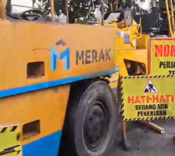 Pemkot Surabaya Akhirnya Realisasikan Pengaspalan Jalan Panjang Jiwo