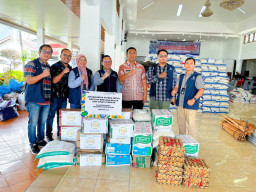 Jasa Raharja Putera Salurkan Bantuan ke Posko Utama Padang