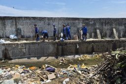 Sejumlah Tanggul Laut di Jakarta Utara Bocor