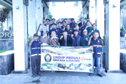 UNDIP Bantu Ringankan Beban Para Warga dan Mahasiswa Terdampak Bencana di Sumatera