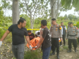 Kasat Reskrim Polres Samosir Cek TKP Penemuan Mayat Laki-laki di Desa Dosroha