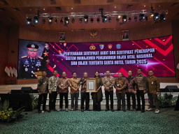 PLN UIT JBM Raih Sertifikat Audit SMP Obvitnas Kategori Gold Reward dari Mabes Polri