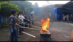 Musnahkan Jutaan Batang Rokok Ilegal, Bea Cukai Madiun Capai 99,71 Persen Target Penerimaan Negara