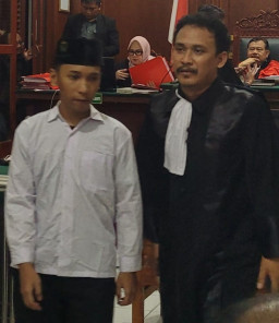 Hakim Tolak Eksepsi Achmad Rivaldo, Sidang Perusakan Fasilitas Grahadi Lanjut ke Pembuktian