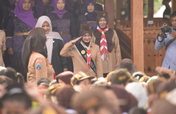 Jambore PAUD Prasiaga Kota Kediri, Mbak Wali Apresiasi Petugas Apel Cilik dan Mengukuhkan Bunda PAUD