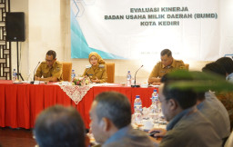 Mbak Wali Genjot Kinerja BUMD, Tegaskan Inovasi dan Layanan Prima untuk Tingkatkan PAD