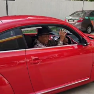 Viral Video Eggy Sudjana Menyetir Sendiri Mobil Mewah, Roy Suryo: Dipastikan Asli