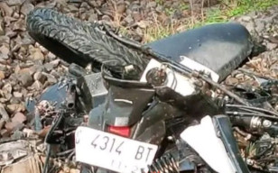 Pulang Belanja, Ibu dan Dua Anaknya Meninggal Ditabrak Kereta di Perlintasan tanpa Palang Pintu