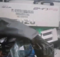 Bajaj Penyet Terjepit Truk Trailer Saat Kecelakaan di Jakut