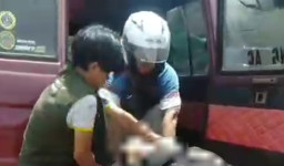 Salip dari Kiri, Pemotor Dilindas Fuso