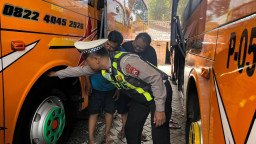Polisi Gelar Ramp Check Angkutan Umum di Balerejo
