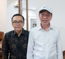 Ari Lasso Kunjungi Jokowi, Netizen: Tanyain Ijazahnya Asli atau Palsu?