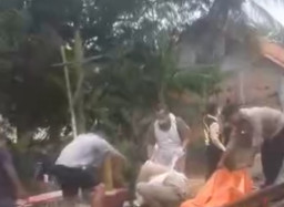 Diduga Depresi, Pria Tak Dikenal Tabrakkan Diri ke Kereta Api 