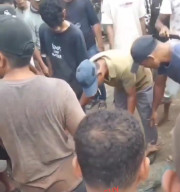 Yanto Ditusuk saat Jualan Bawang di Pasar, Pelakunya Dihajar Massa