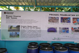 PLN UIT JBM Bagikan Ratusan Kilogram Pupuk Kompos Gratis di Gresik, Semarakkan Peringatan Bulan K3 Nasional