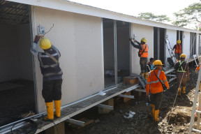 PLN Sambung Listrik untuk Semua Rumah dan Fasum