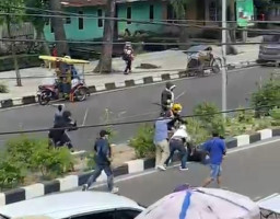 Bentrok Dua Ormas di Depan PS Mall Palembang, Dentuman Diduga Senpi Terdengar, 1 Luka Parah