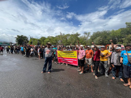 Desak Tambang Buka, Ratusan Sopir Dump Truk Lurug DPRD Ponorogo 