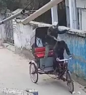 Pura-Pura Jadi Penumpang, Pria Tak Dikenal Kepruk Kepala Tukang Becak lalu Becaknya Dibawa Kabur