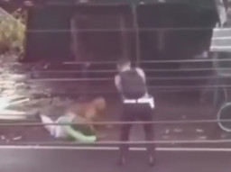 Berangkar Kerja, Polisi Selamatkan Lansia dari Gigitan Anjing Liar