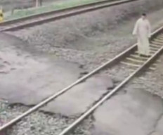 Pemuda di Madiun yang Tewas Tabrakan Diri ke Kereta, Diduga Depresi karena Ibunya Meninggal