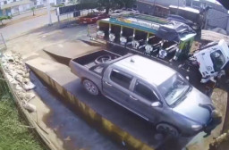 Karyawan Pencucian Mobil Tewas Ditabrak Kendaraan yang Kehilangan Kendali