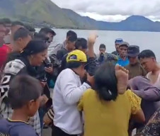 Siswi Kelas 3 SMP Tewas Tenggelam saat Berenang di Pantai Danau Toba