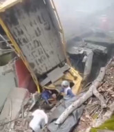 Truk Rem Blong Menimpa Rumah Warga di Blitar 