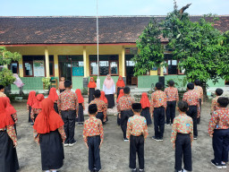 Bersholawat Setiap Pagi, SDN Krokeh Tanamkan Karakter Religius dan Disiplin Sejak Dini
