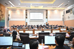 Anggota DPR RI Asal Gresik Soroti Kebijakan Air Minum Kemasan, Desak Negara Pertimbangkan Aspek Lingkungan 