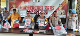 Tersulut Emosi, Sopir Truk Pukul Pemotor Pakai Stang Kunci Roda