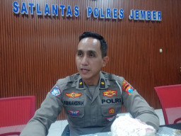 Jembatan Ambrol di Bondowoso, Polisi Alihkan Arus Kendaraan Besar dari Arah Jember