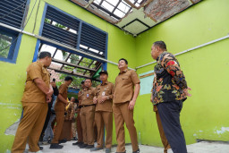 Gedung SMPN 1 Gedangan Ambruk, Bupati Sidoarjo Instruksikan Percepatan Pembangunan