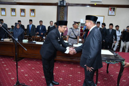 Bupati Fauzi Resmi Lantik Agus Dwi Saputra sebagai Sekda Sumenep, Minta Aktif Turun ke Masyarakat