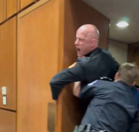 Pria Berseragam Marinir Demo di Capitol Hill dan Berteriak: Tak Ada yang Mau Berjuang untuk Israel