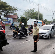 Lakalantas di Depan SMA GIBS KM 12, Kaki Korban Luka Parah 