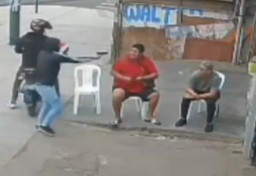 Nunggu Mobil Dicuci, Turis Asing Dihujani Tembakan