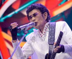 Rhoma Irama Beri Ikke Nurjanah Uang Rp 100 Juta