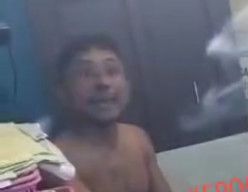 Dikepung, Pria Naik Atap dan Ancam Warga Pakai Parang