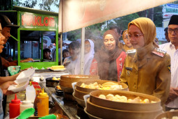 Pemkot Kediri Sidak Sentra Takjil, Satu Jajanan Ditemukan Mengandung Pewarna Tekstil