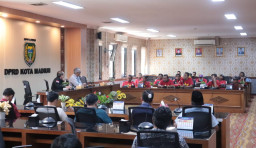 Puluhan Driver Ojol Maxim Madiun Audiensi dengan DPRD, Tuntutan Bonus Hari Raya Belum Temui Solusi