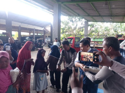 H Satib Rutin Salurkan Ribuan Paket Beras Jelang Lebaran untuk Warga