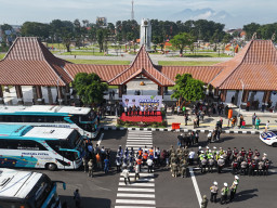 Ribuan Pemudik Diberangkatkan Bupati dari Pendopo, Pemkab Sidoarjo Siapkan 28 Bus untuk 5 Rute Favorit