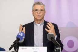 Uskup Johan Bonny Desak Vatikan  Mengizinkan Penahbisan Pria Menikah sebagai Pendeta Paling Lambat Tahun 2028