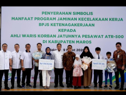 BPJS Ketenagakerjaan Serahkan Santunan Rp1,7 Miliar Kepada Ahli Waris Korban Pesawat IAT